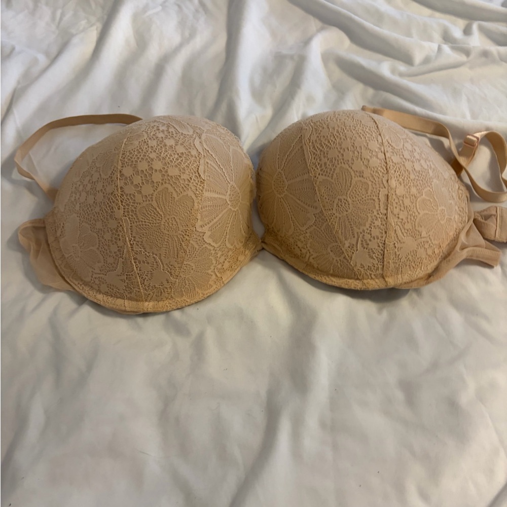 Victoria's Secret Lace Tan Bra‎